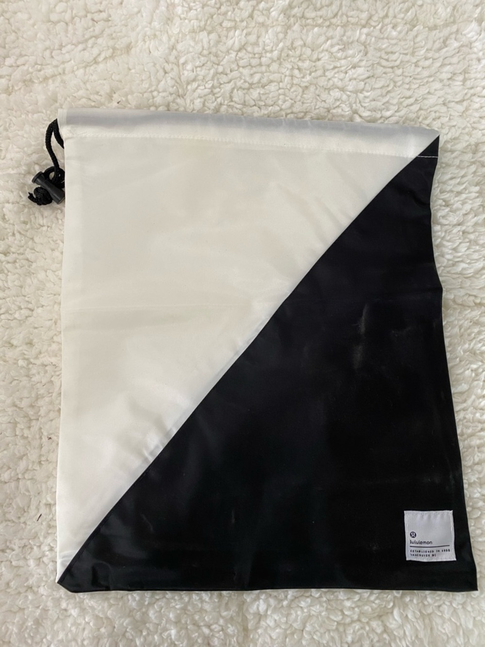 lululemon men's travel shoe bag drawstring